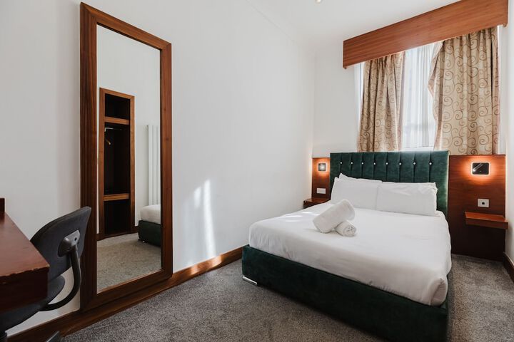 Room 33 of 125