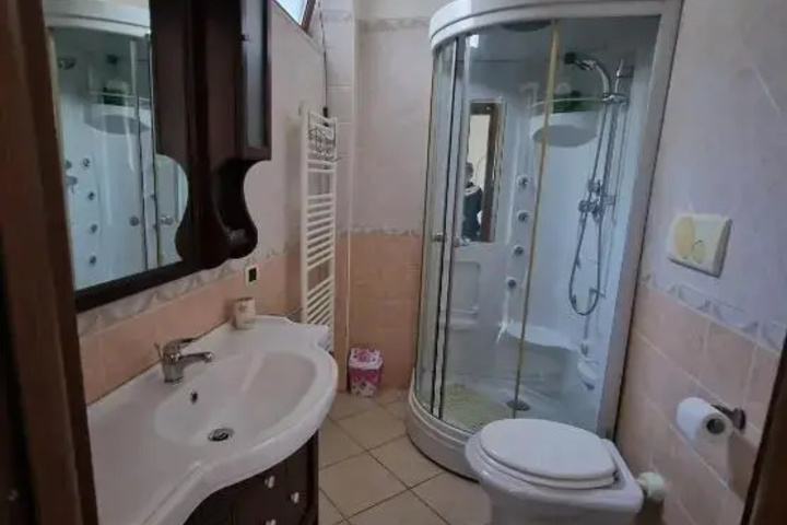 Room 10 of 10