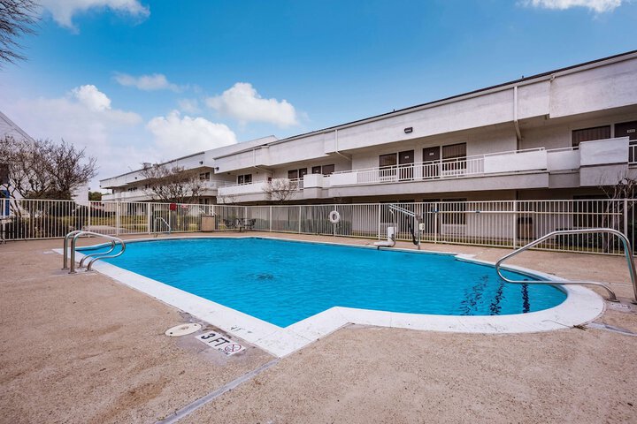 Pool 23 of 35