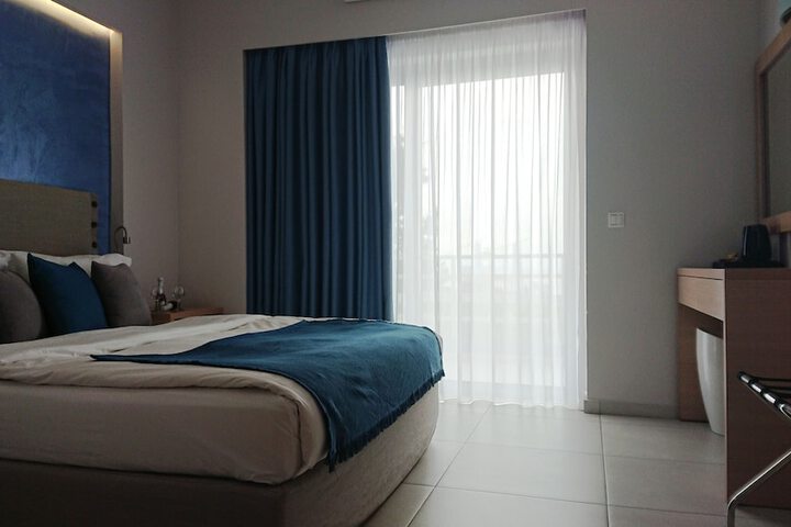 Room 10 of 38