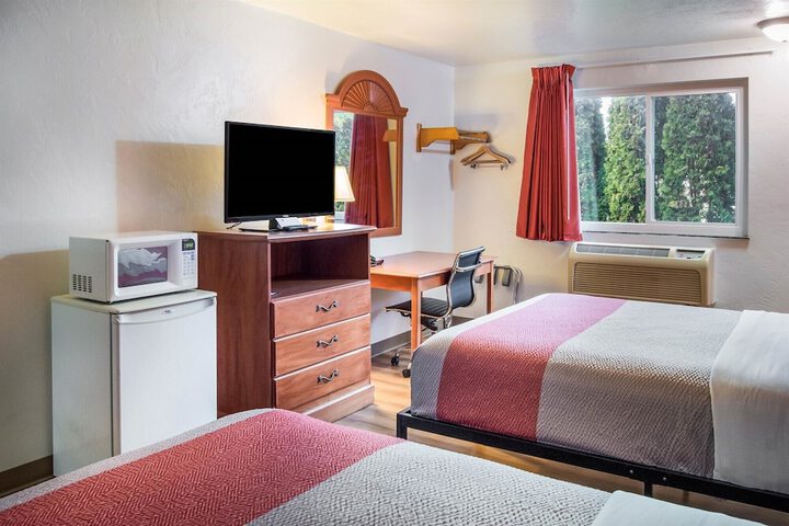 Room 27 of 74