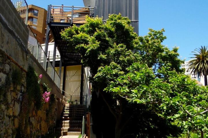 Hotel Exterior 16 of 17