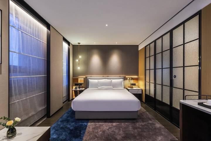 Room 15 of 38