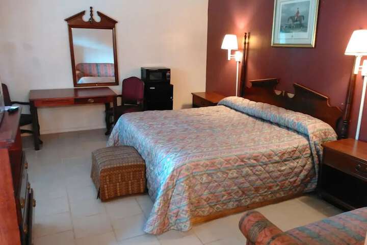 Room 5 of 12