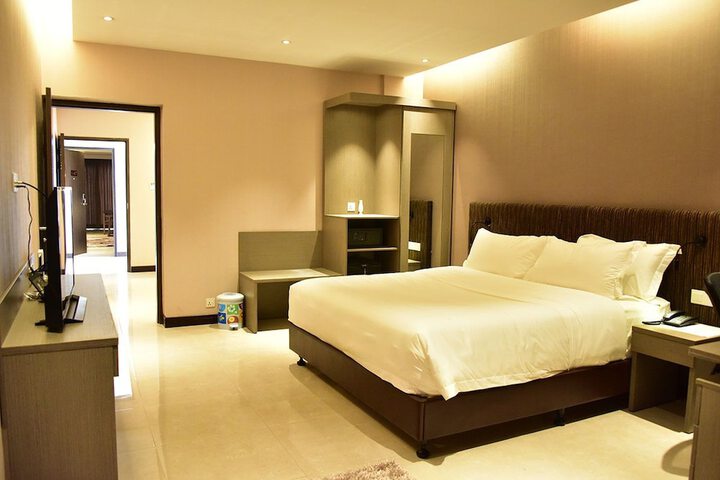 Room 5 of 14