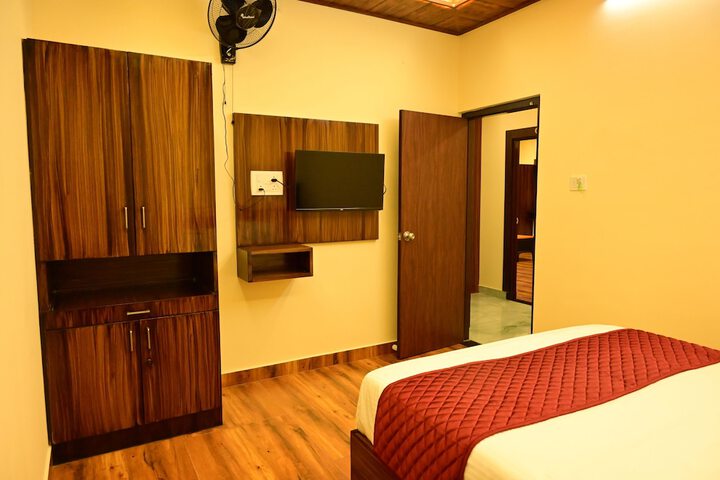 Room 5 of 16