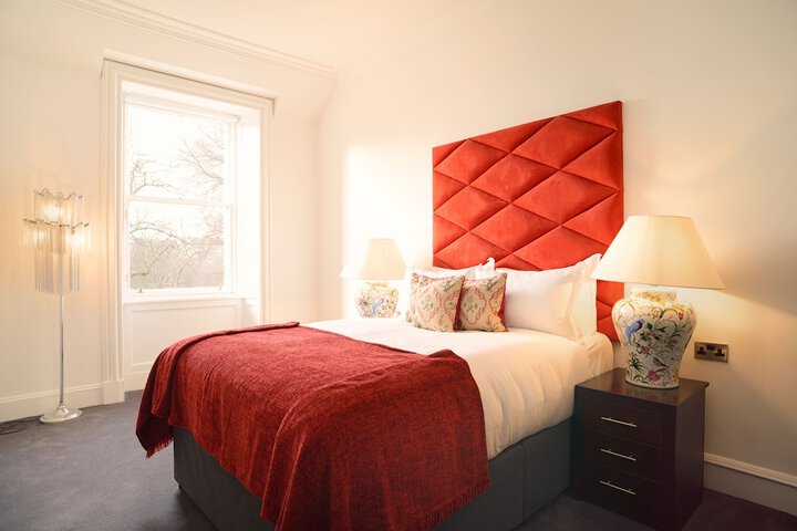 Room 27 of 74