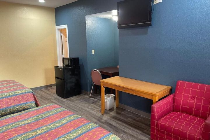 Room 6 of 11