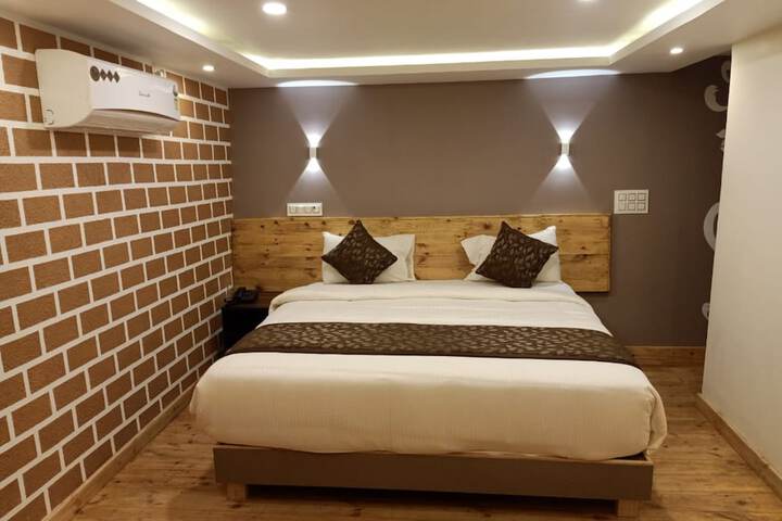 Room 15 of 30