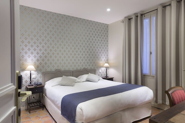Room 4 of 25