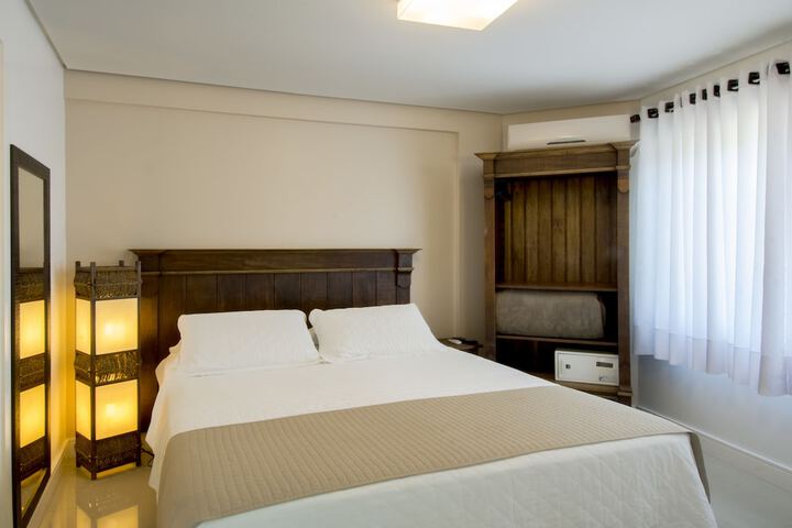 Room 6 of 94