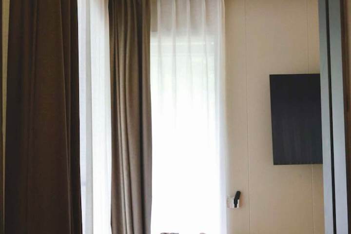 Room 31 of 176