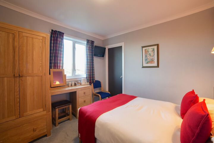 Room 10 of 76