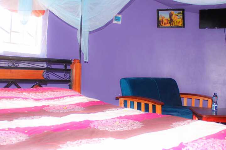 Room 4 of 8