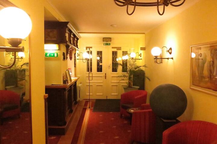 Guest Lobby