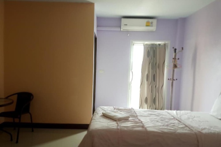Room 9 of 27