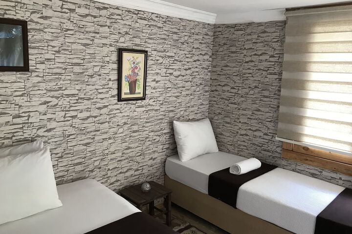 Room 6 of 44