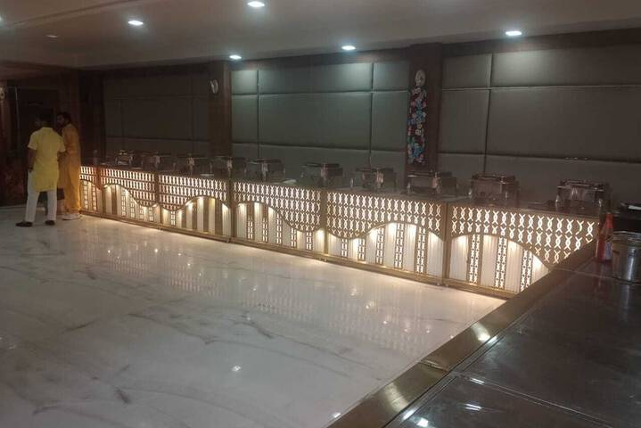 Ballroom/Hall 37 of 47