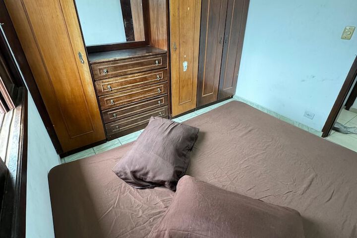 Room 11 of 25