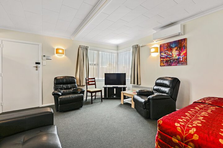 Room 26 of 38