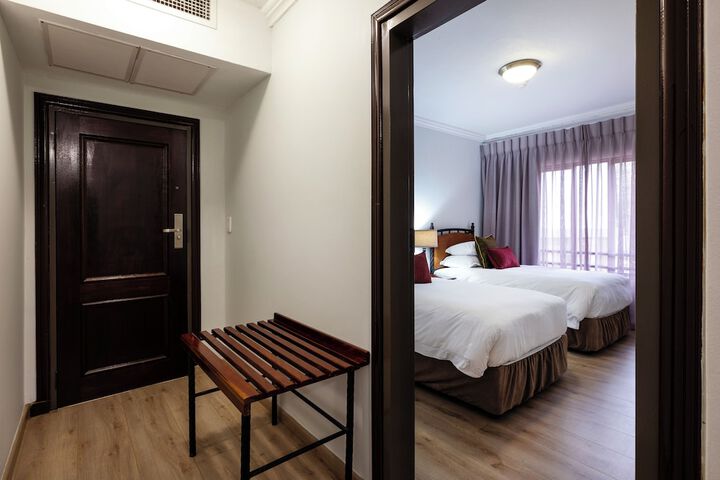 Room 3 of 70