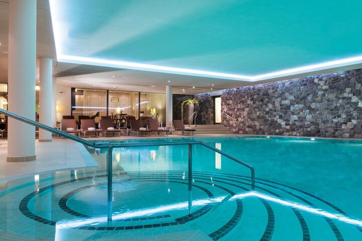 Pool Hotel