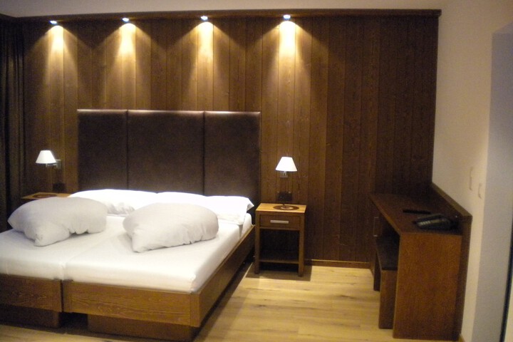 Room 11 of 40