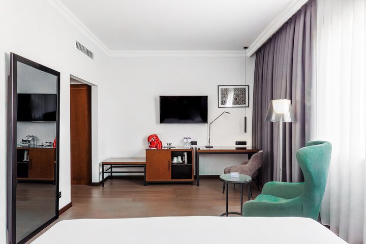 Room 10 of 87