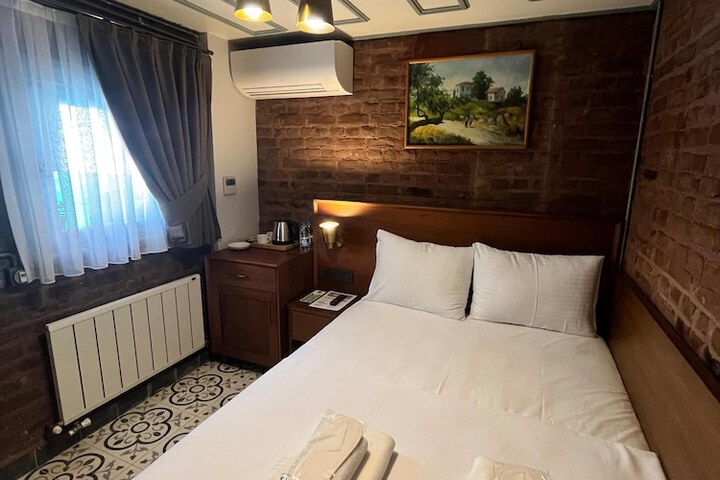 Room 15 of 36