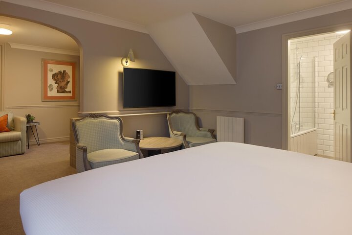 Room 65 of 137