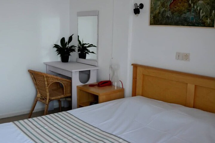 Room 16 of 40