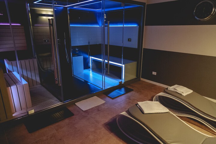 Room 16 of 32