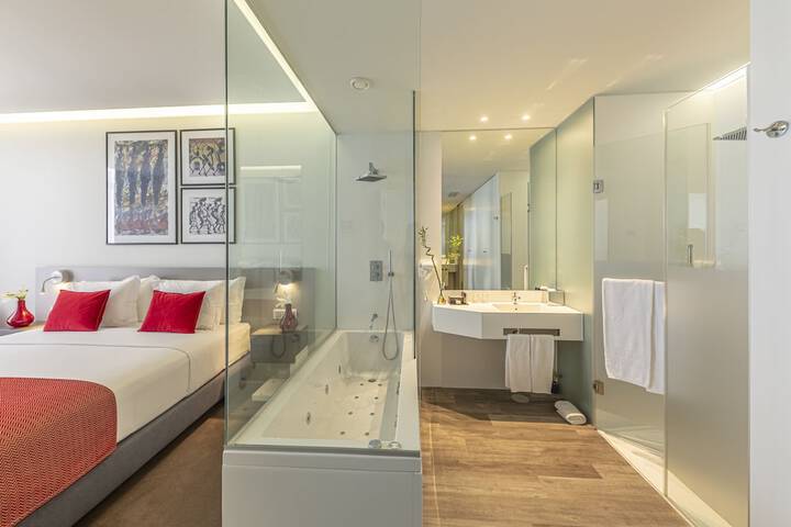 Room 33 of 60