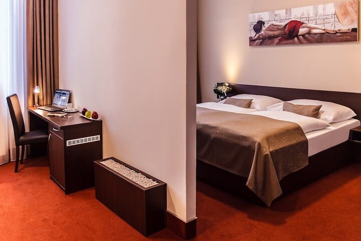 Room 6 of 48