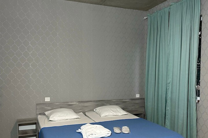 Room 7 of 28
