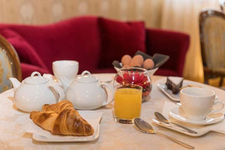 Breakfast/Coffee Service 28 of 41