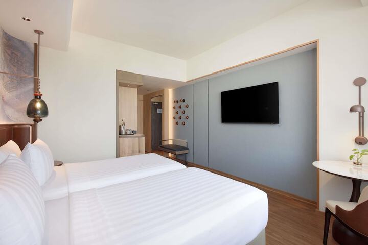 Room 27 of 81