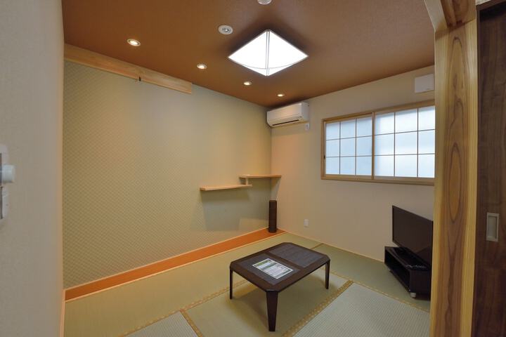 Room 19 of 48