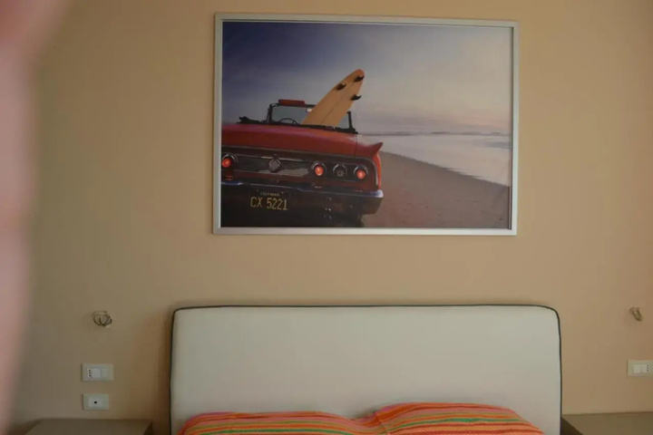 Room 4 of 16
