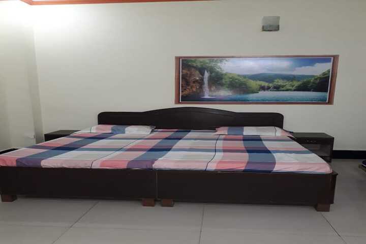 Room 12 of 16