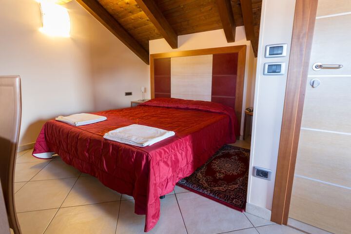 Room 10 of 42