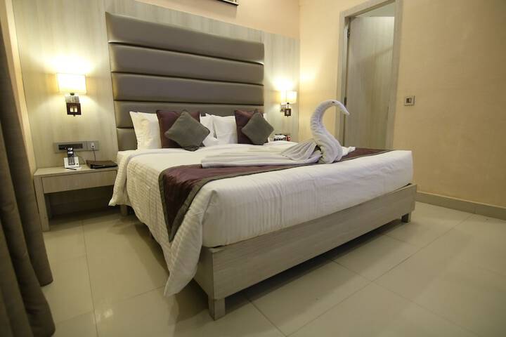 Room 4 of 24