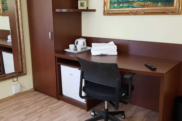 Room 10 of 79