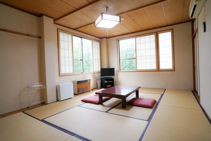 Room 3 of 66