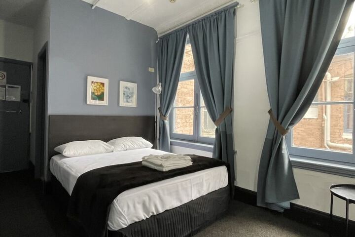 Room 10 of 31