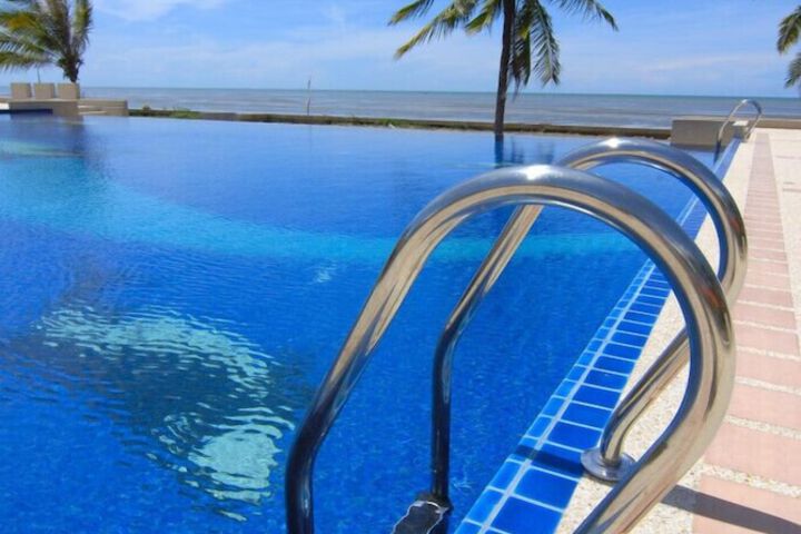 Hotel Pool