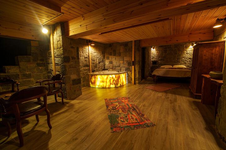Room 28 of 35