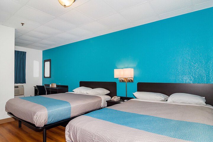 1 King Bed (3 of 18)