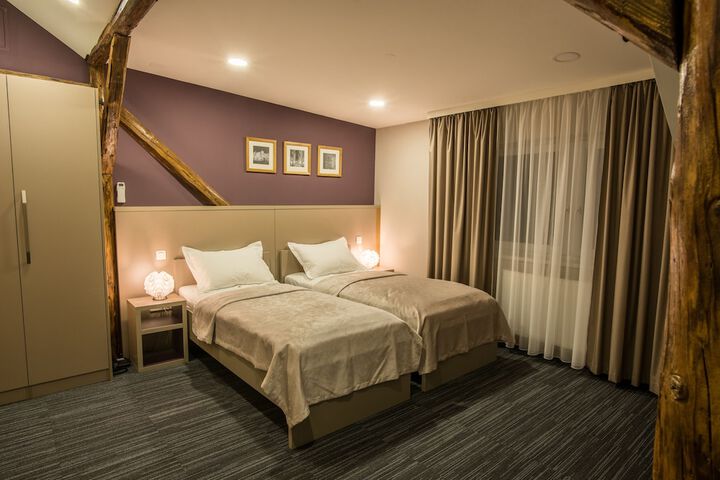 Room 6 of 48