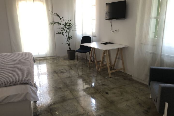 Room 44 of 108